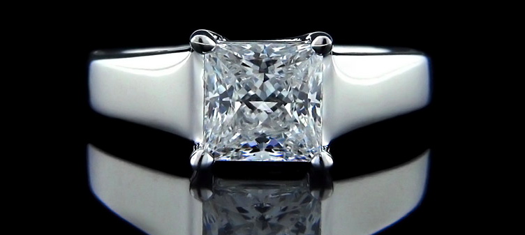 Mia Donna Lucida Inspiried Man made diamond ring. 